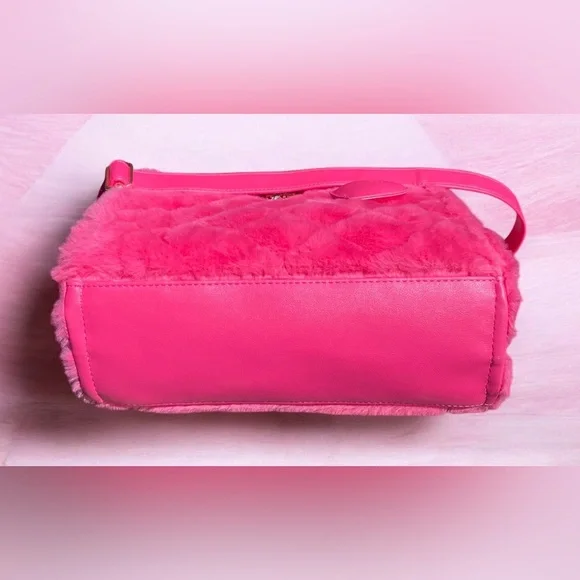 Juicy Couture Large Bag Pink Faux Fur Tote Bag w/ Crossbody Strap. So cute! 🩷 - Picture 5 of 12